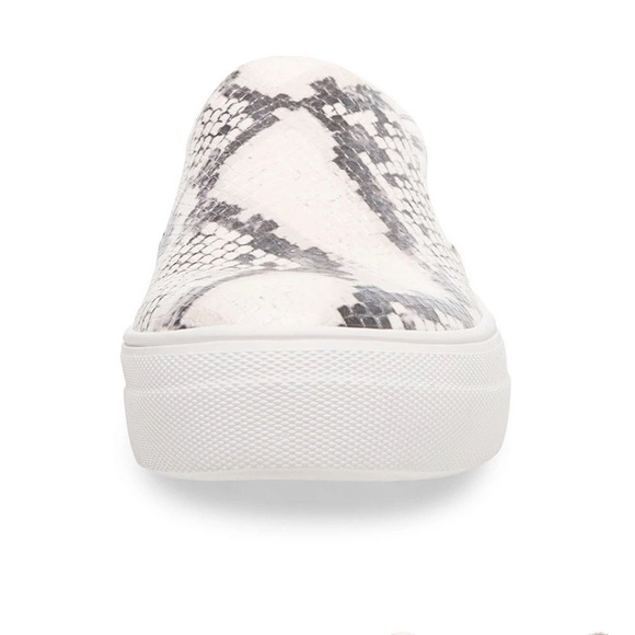 ♦️SOLD♦️Steve Madden Snakeskin Slip-On Sneaker - Picture 5 of 15